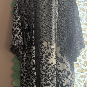 Navy & White Floral Pattern Kimono Cardigan